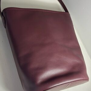 Berkeley bucket bag in leather